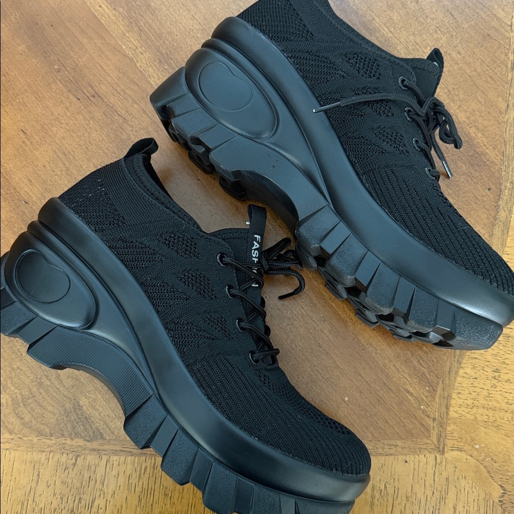 Black heel sneakers s.42